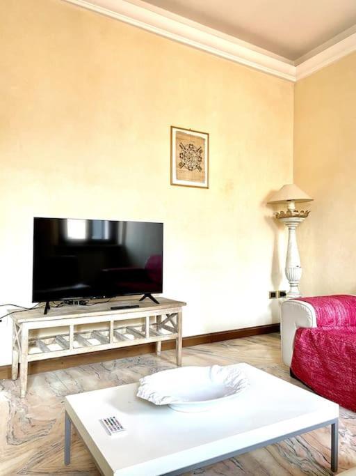 Apartment Under The Basilica Of Sant'Andrea マントヴァ エクステリア 写真