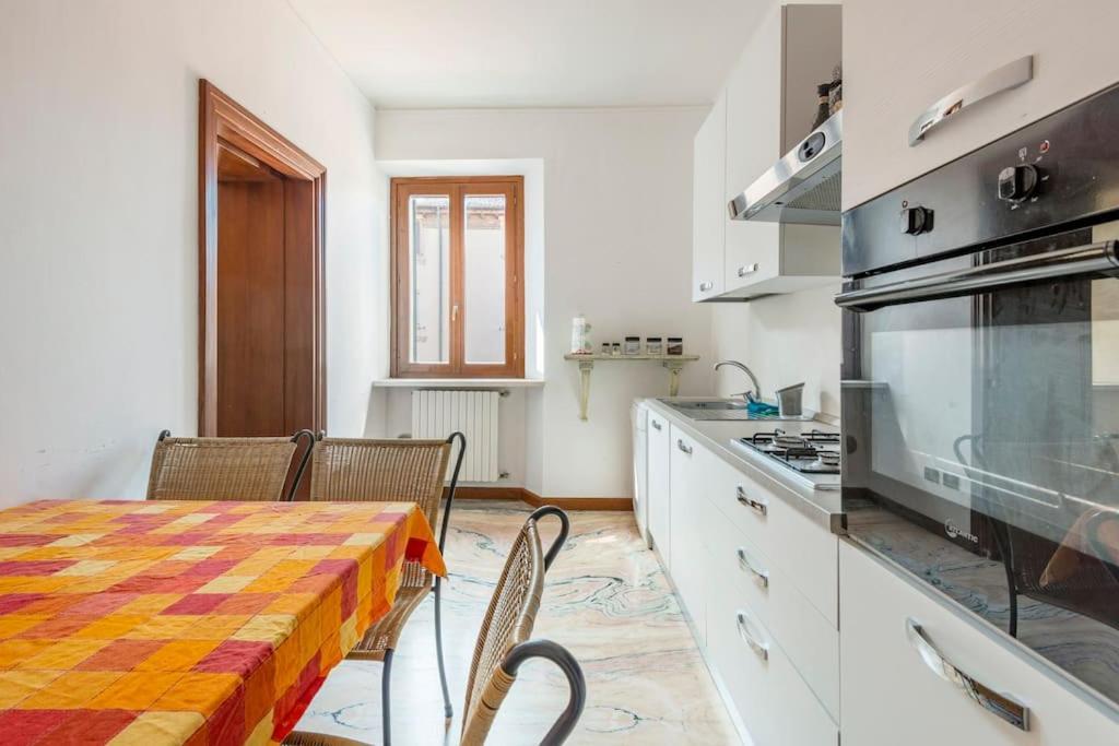 Apartment Under The Basilica Of Sant'Andrea マントヴァ エクステリア 写真
