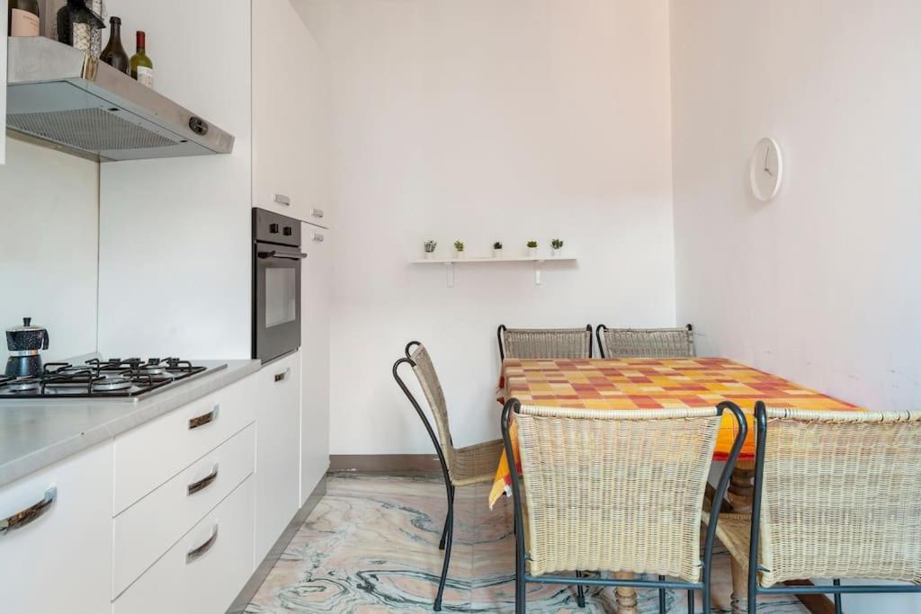 Apartment Under The Basilica Of Sant'Andrea マントヴァ エクステリア 写真