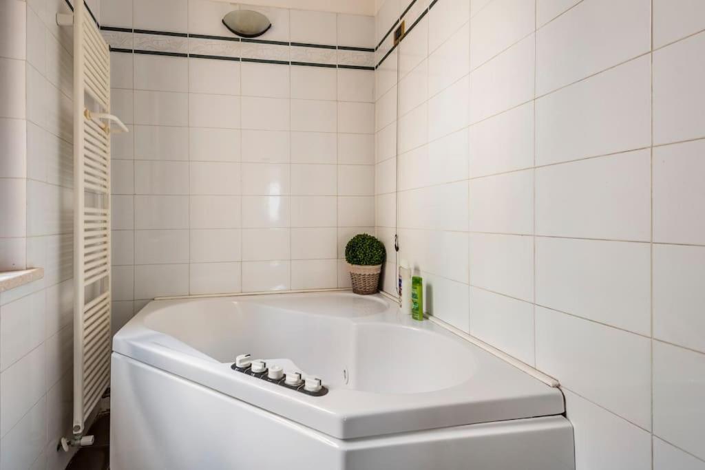 Apartment Under The Basilica Of Sant'Andrea マントヴァ エクステリア 写真
