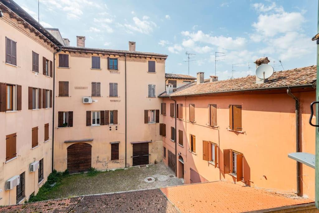 Apartment Under The Basilica Of Sant'Andrea マントヴァ エクステリア 写真