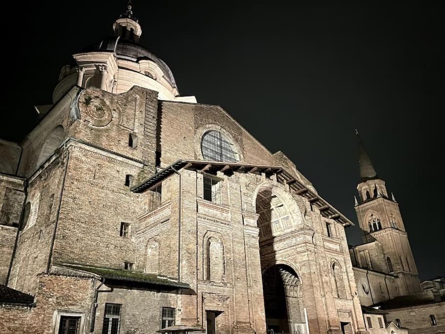 Apartment Under The Basilica Of Sant'Andrea マントヴァ エクステリア 写真