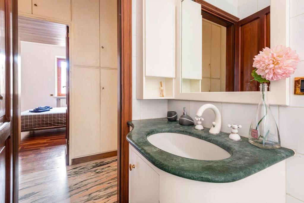 Apartment Under The Basilica Of Sant'Andrea マントヴァ エクステリア 写真