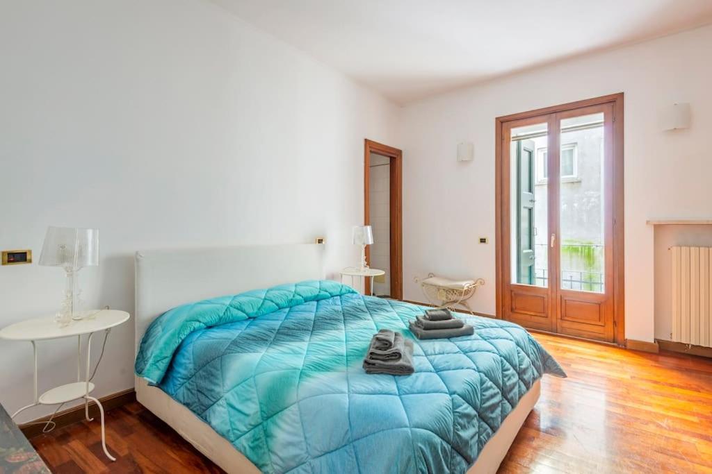 Apartment Under The Basilica Of Sant'Andrea マントヴァ エクステリア 写真
